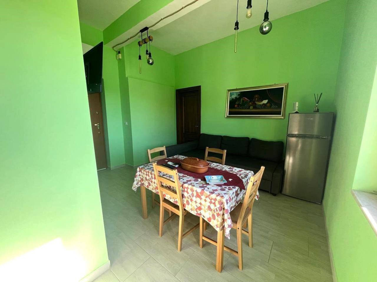 Holiday-Caroline Apartment بومبيي المظهر الخارجي الصورة