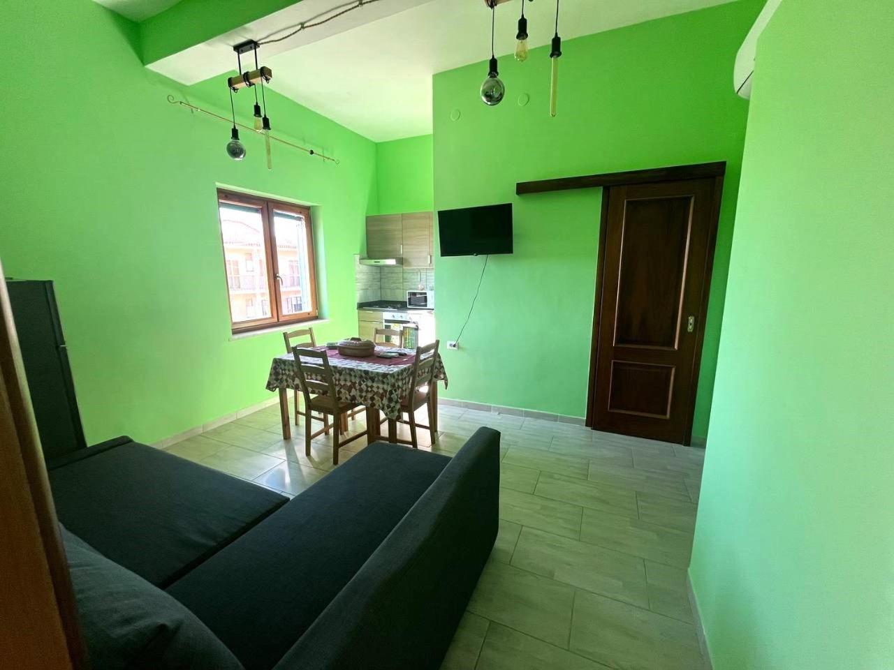 Holiday-Caroline Apartment بومبيي المظهر الخارجي الصورة