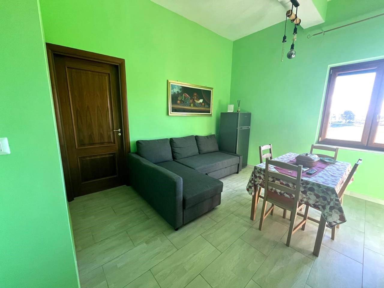 Holiday-Caroline Apartment بومبيي المظهر الخارجي الصورة