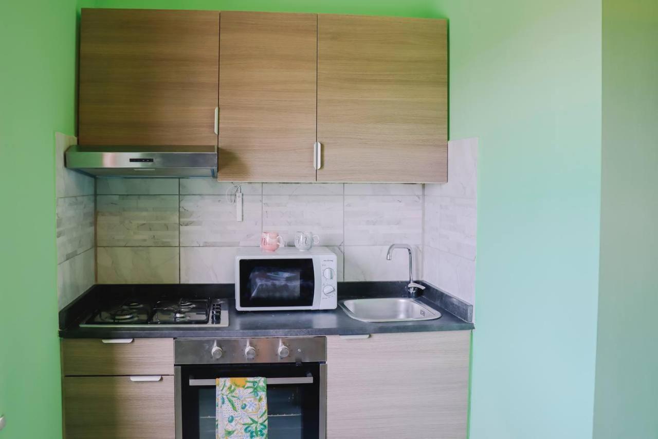 Holiday-Caroline Apartment بومبيي المظهر الخارجي الصورة