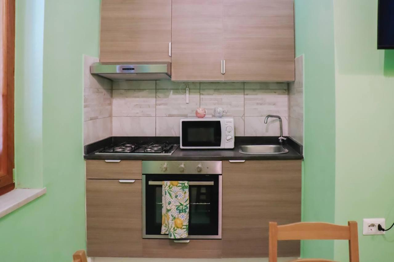 Holiday-Caroline Apartment بومبيي المظهر الخارجي الصورة