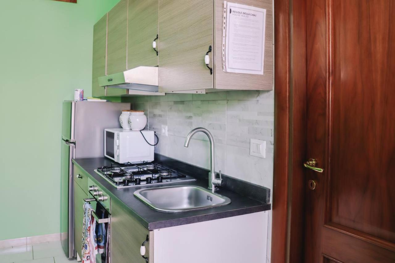 Holiday-Caroline Apartment بومبيي المظهر الخارجي الصورة