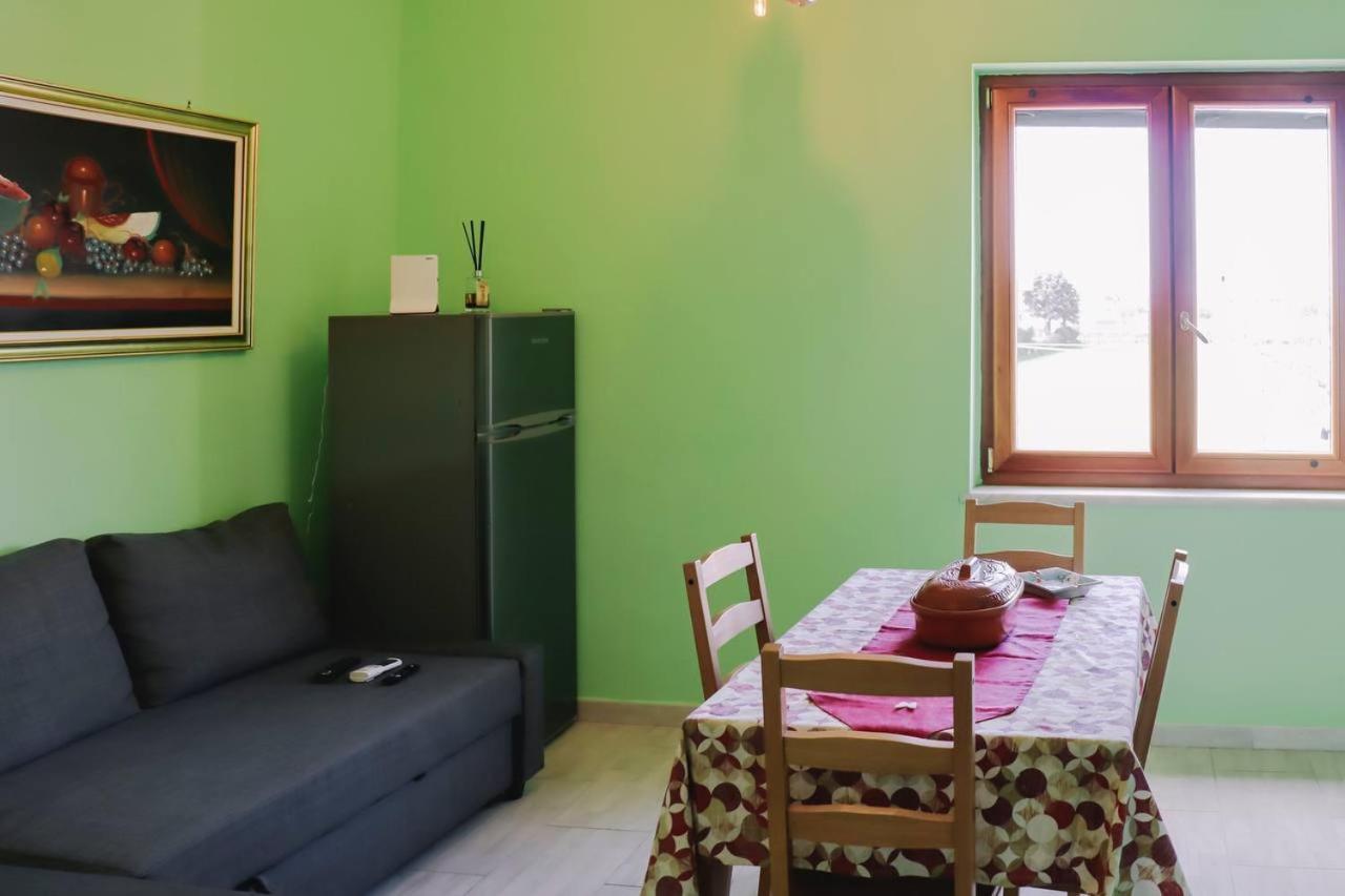 Holiday-Caroline Apartment بومبيي المظهر الخارجي الصورة