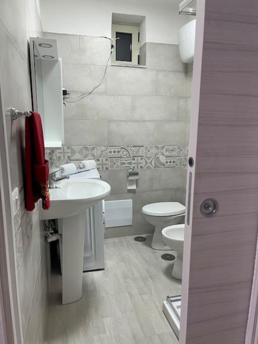 Holiday-Caroline Apartment بومبيي المظهر الخارجي الصورة
