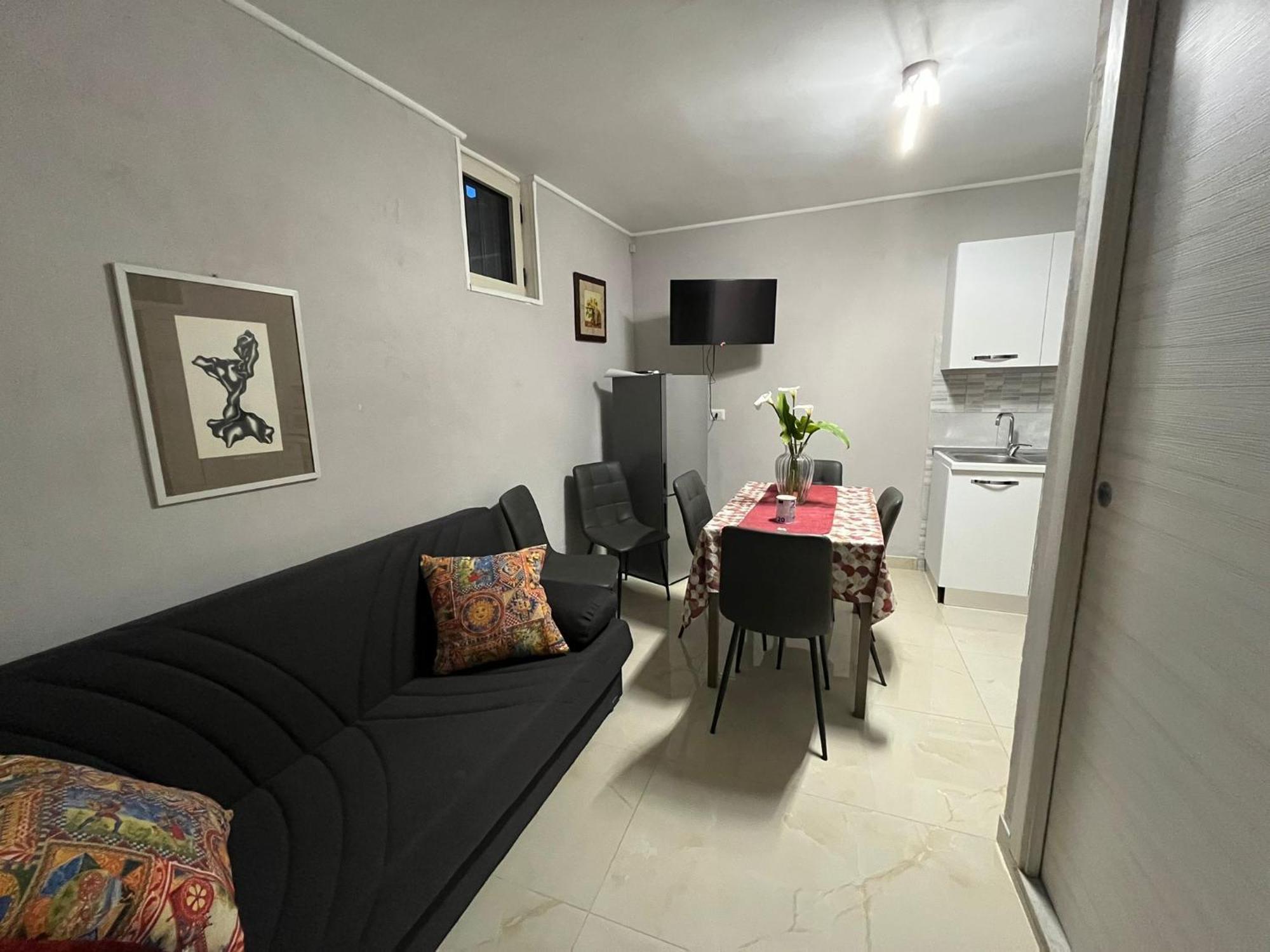 Holiday-Caroline Apartment بومبيي المظهر الخارجي الصورة